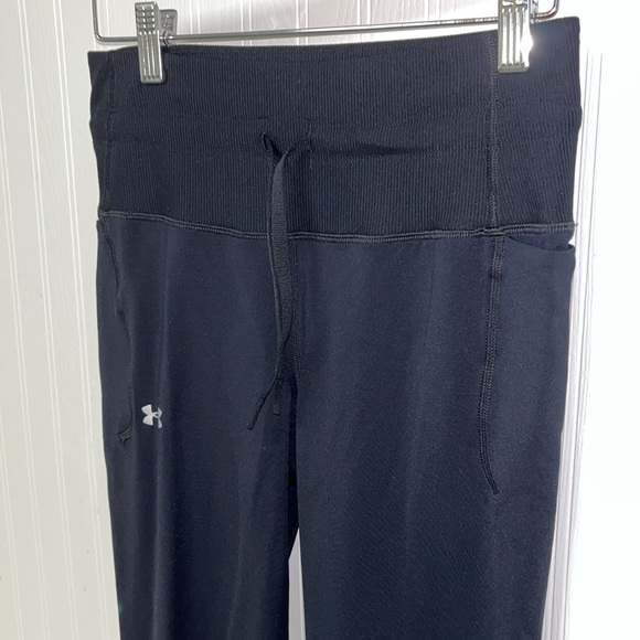 Under Armour Capri Joggers Fitted Black - Picture 2 of 6